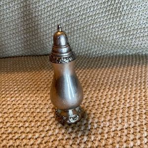 Henley Tudor Salt Shaker Replacement Oneida Community Tudor Silver Plate 5"H